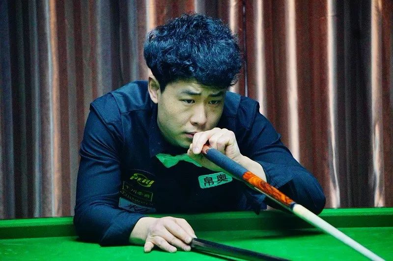 上展现出傲 上展现出傲